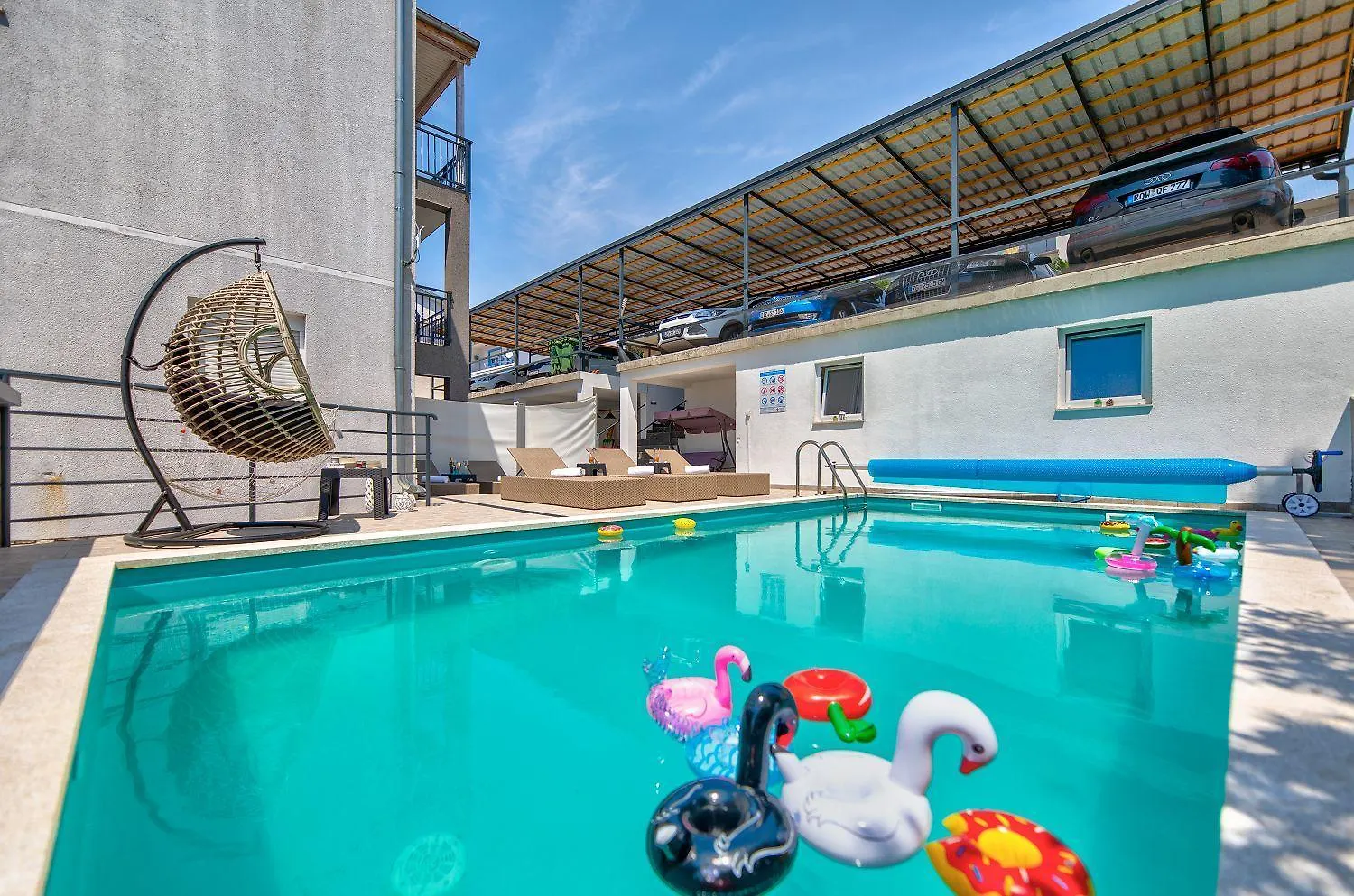 Malerisches Apartment Nur 150 Meter Zum Strand Mit Jacuzzi, Pool, Meerblick, Billard Dramalj Croatia