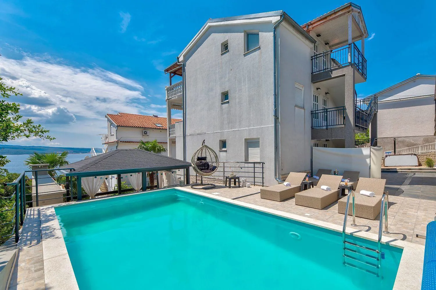 Malerisches Apartment Nur 150 Meter Zum Strand Mit Jacuzzi, Pool, Meerblick, Billard Dramalj