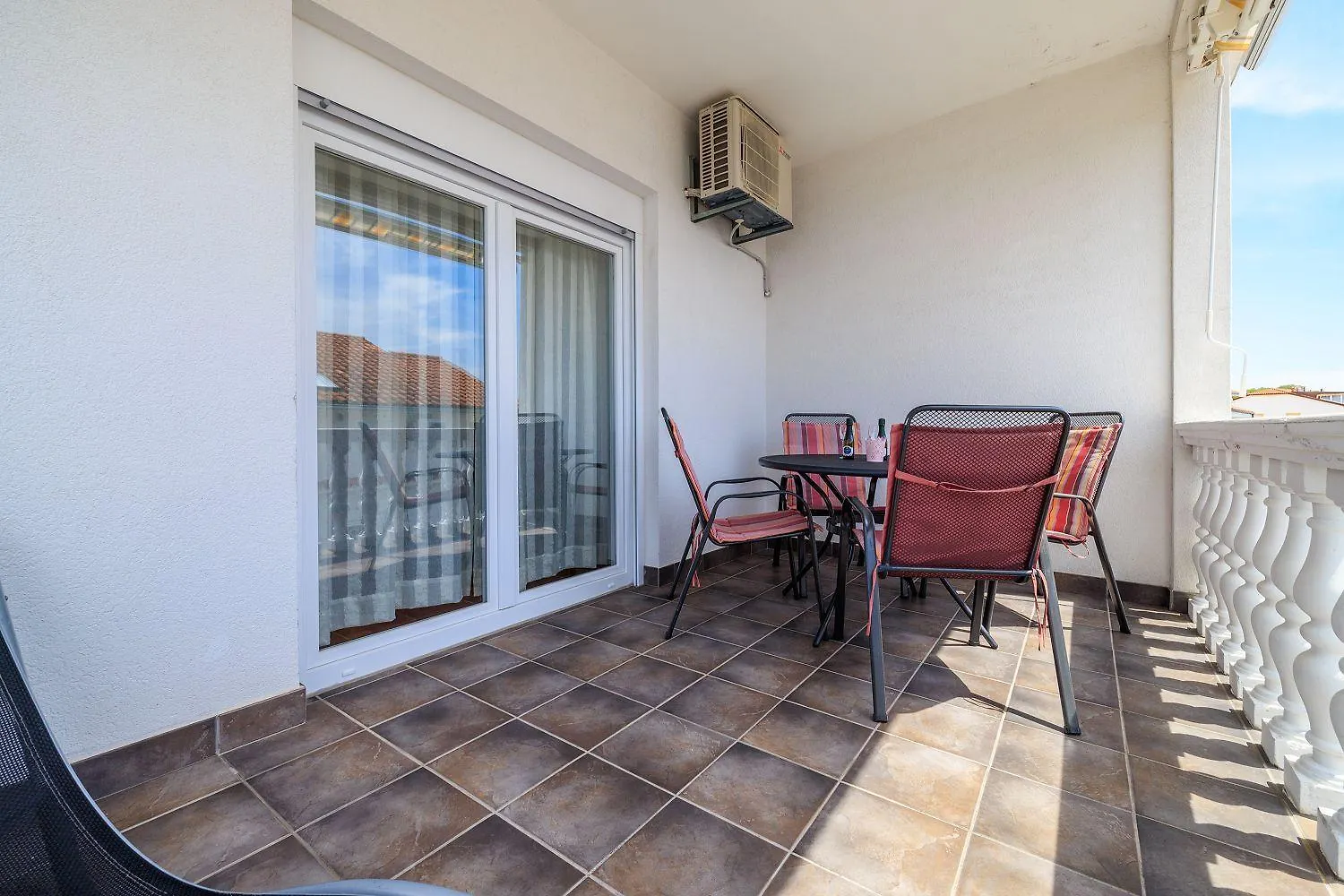 Malerisches Apartment Nur 150 Meter Zum Strand Mit Jacuzzi, Pool, Meerblick, Billard Dramalj