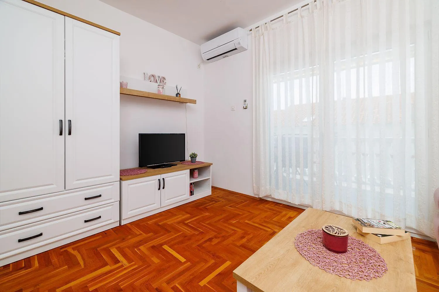 Malerisches Apartment Nur 150 Meter Zum Strand Mit Jacuzzi, Pool, Meerblick, Billard Dramalj