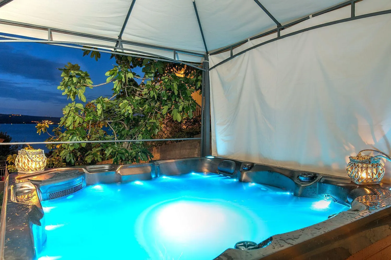 Malerisches Apartment Nur 150 Meter Zum Strand Mit Jacuzzi, Pool, Meerblick, Billard Dramalj