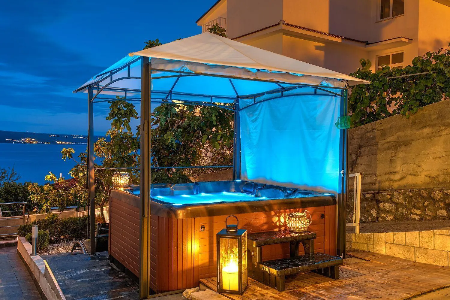 Malerisches Apartment Nur 150 Meter Zum Strand Mit Jacuzzi, Pool, Meerblick, Billard Dramalj
