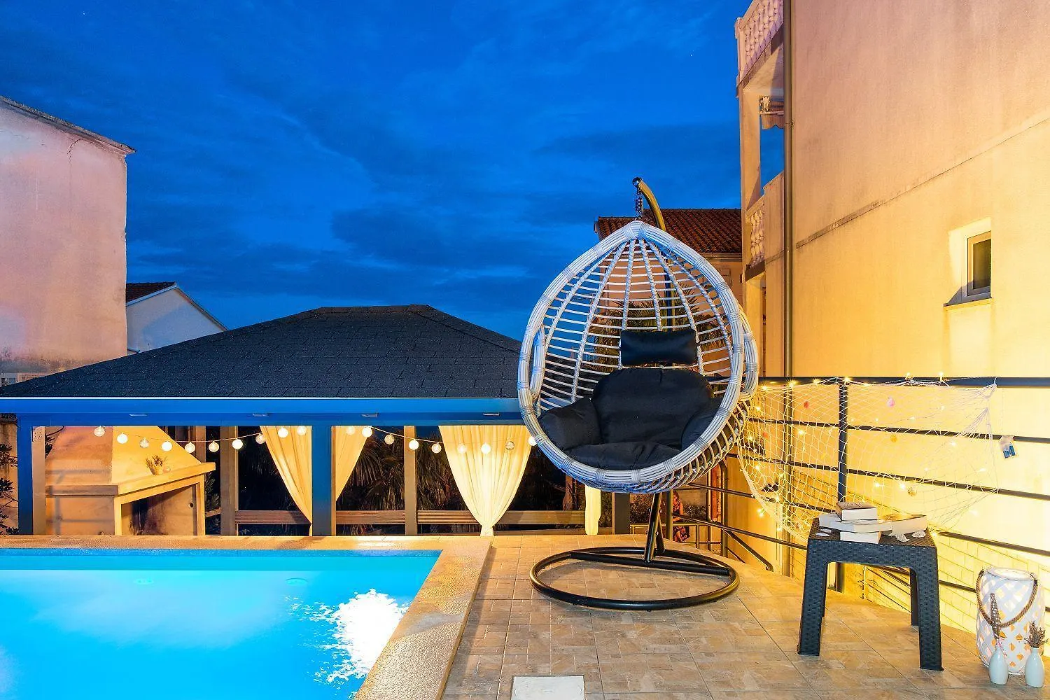 Malerisches Apartment Nur 150 Meter Zum Strand Mit Jacuzzi, Pool, Meerblick, Billard Dramalj