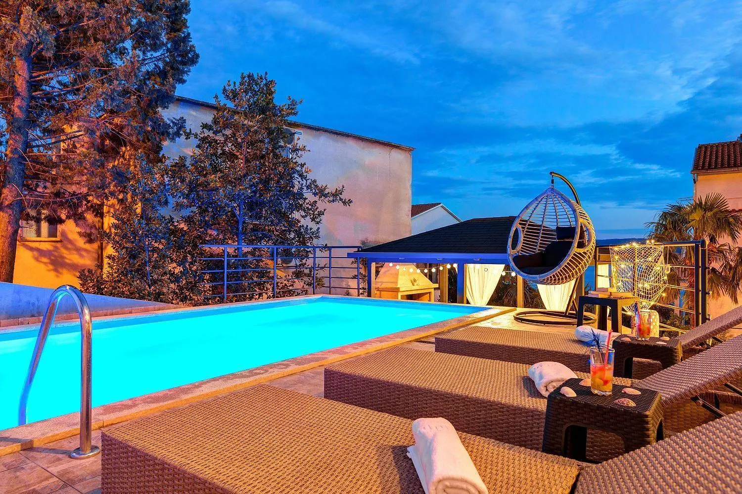 Malerisches Apartment Nur 150 Meter Zum Strand Mit Jacuzzi, Pool, Meerblick, Billard Dramalj